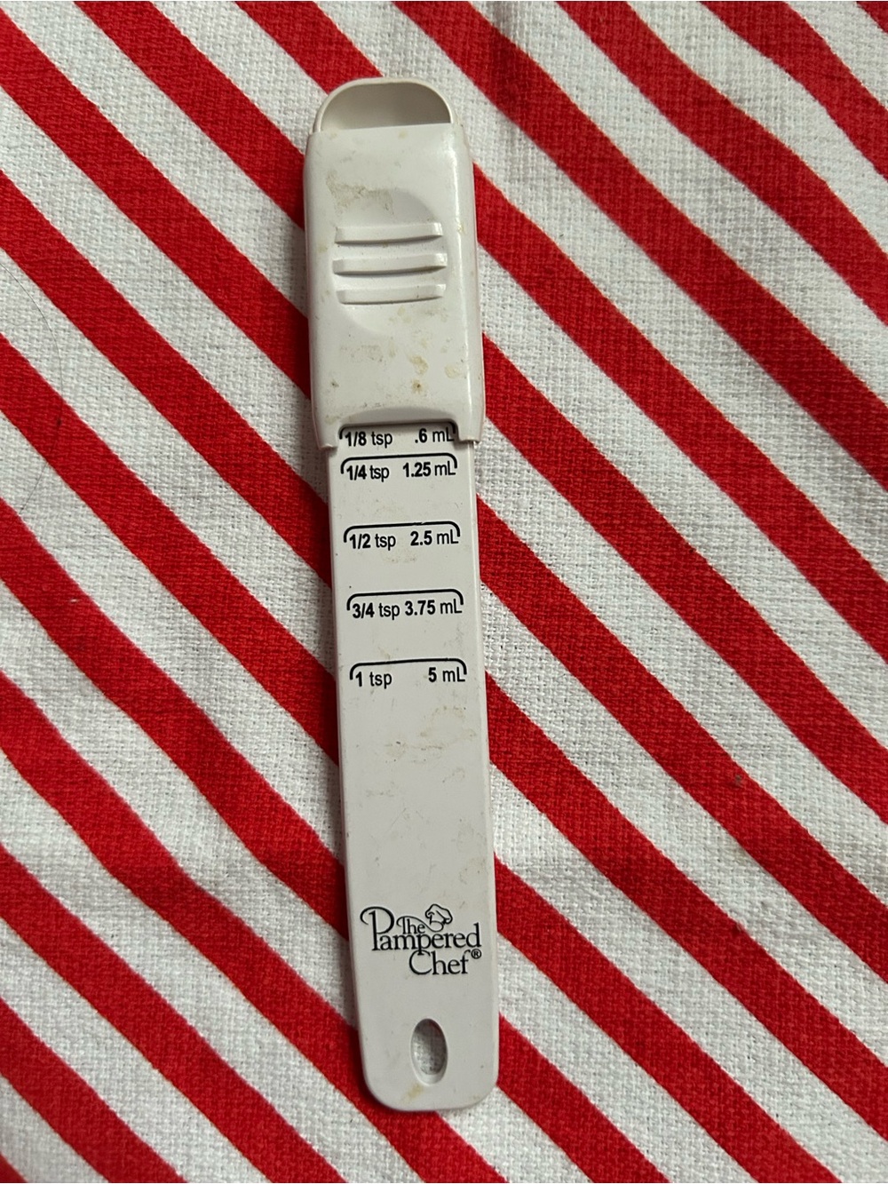 The Pampered Chef White Multi-Measure Measuring Spoon